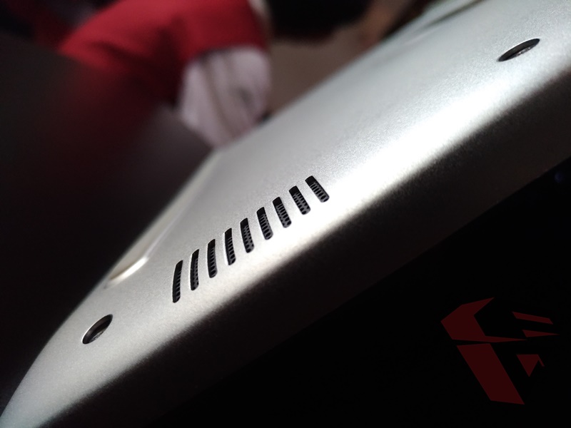 Dell Inspiron 14 7460 Speaker Hole PCN