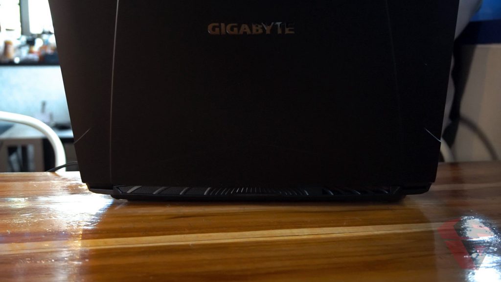 Review Gigabyte Sabre 15 P45W008