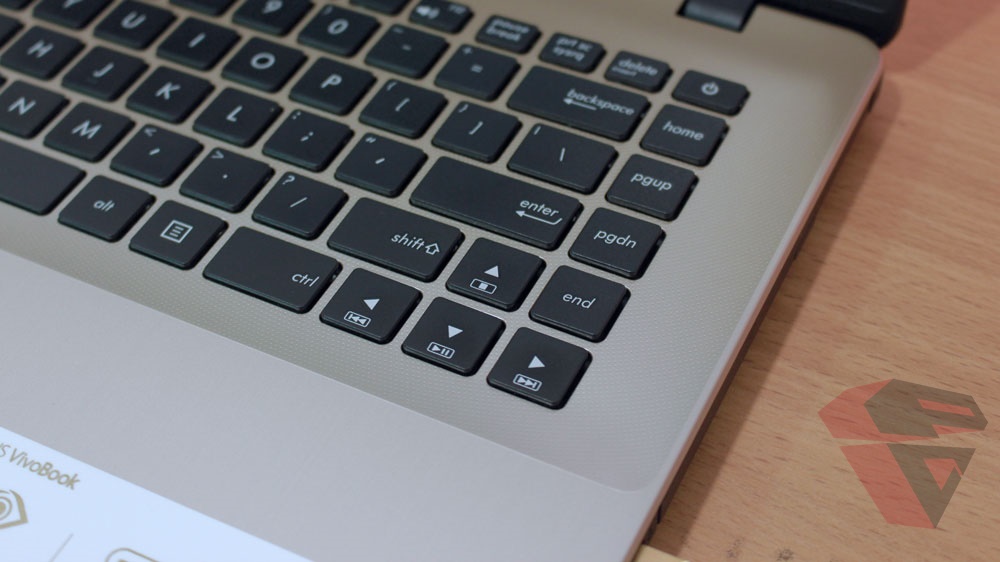 Review Asus A442UQ - FA020T - Keyboard