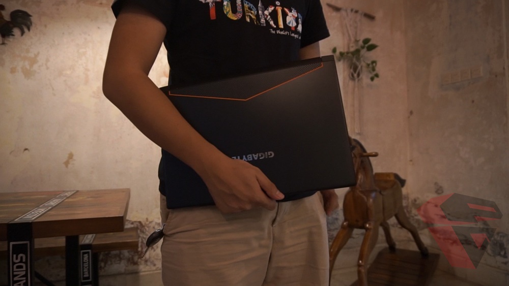 Gigabyte Aero 15W Coffe Lake Handling