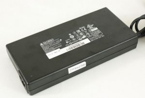 Adaptor Gigabyte P34W-V3 (property of notebookcheck)