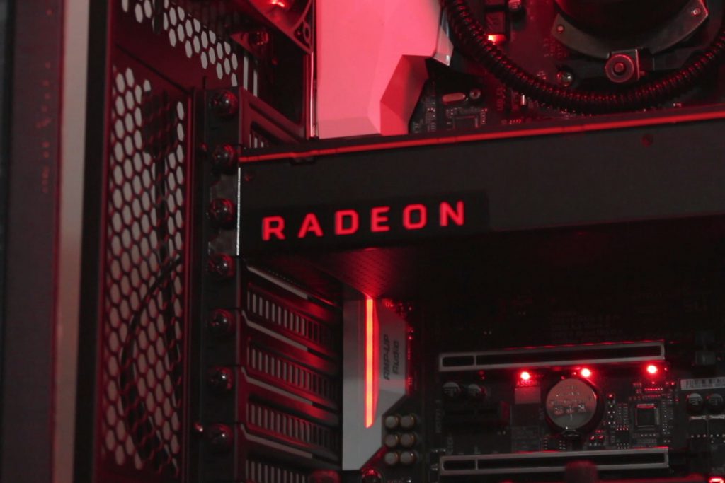 AMD Radeon RX VEGA 64 terpasang
