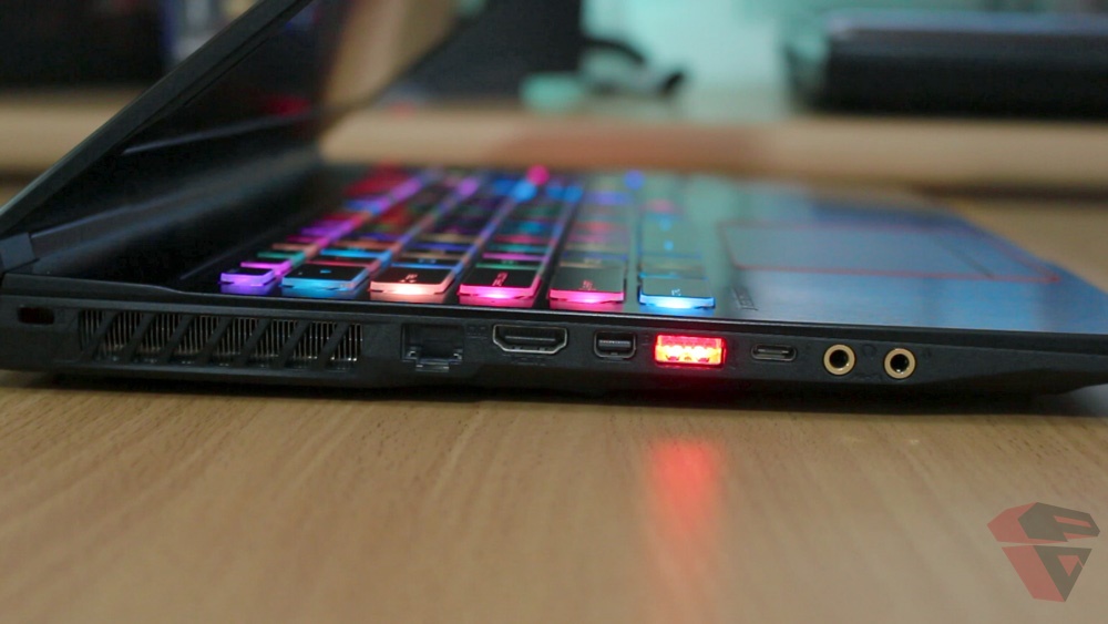 MSI GE63VR 7RFX Raider Pro IO port