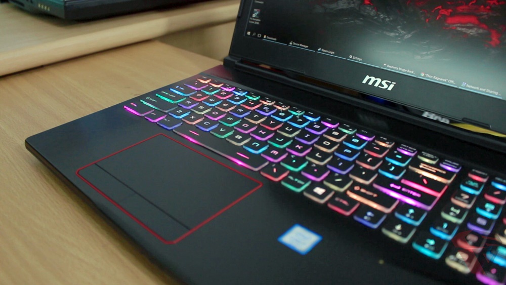 MSI GE63VR 7RFX Raider Pro upper case