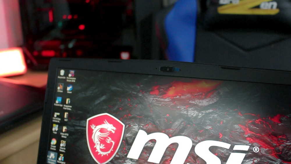 MSI GE63VR 7RFX Raider Pro webcam and dual array mic