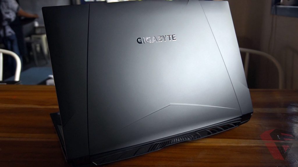 Review Gigabyte Sabre 15 P45W002