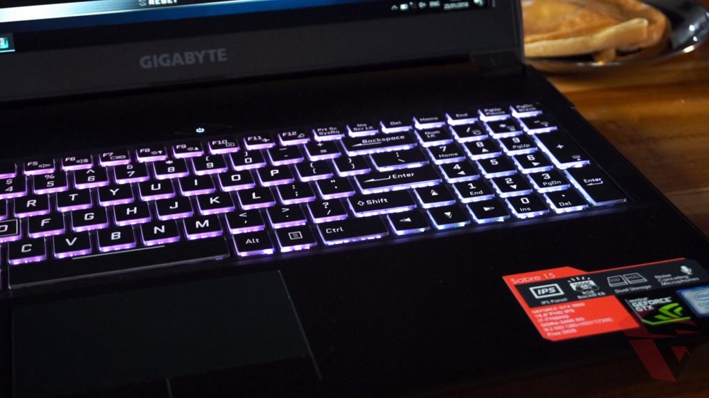 Review Gigabyte Sabre 15 P45W004