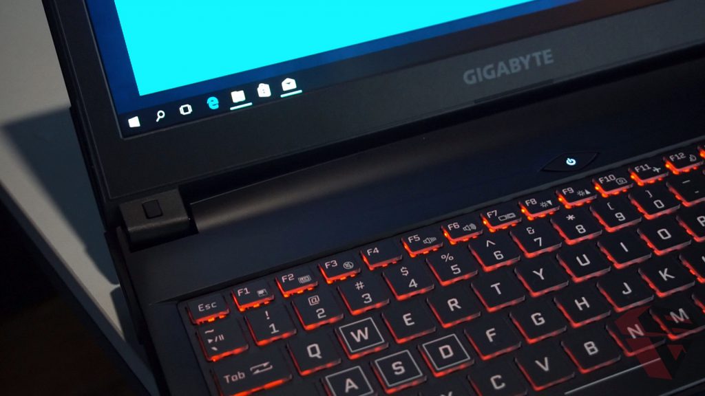 Review Gigabyte Sabre 15 P45W019