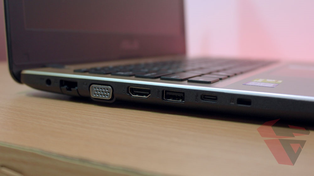 Review Asus A442UQ Right IO