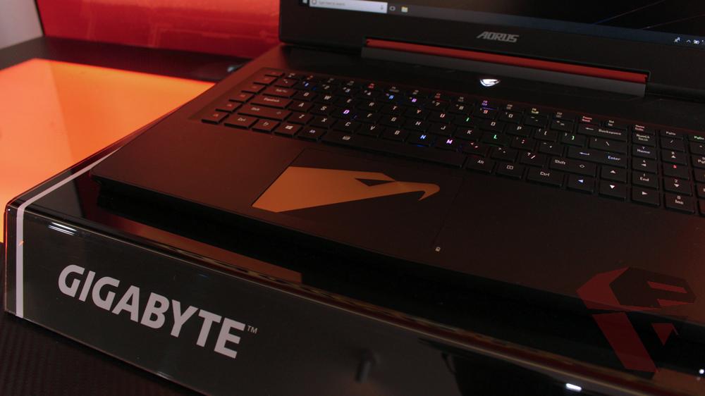 Review Aorus X7 DT V7 - Workstation front