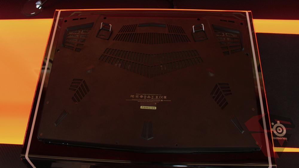 Review Aorus X7 DT V7 - Bottom case