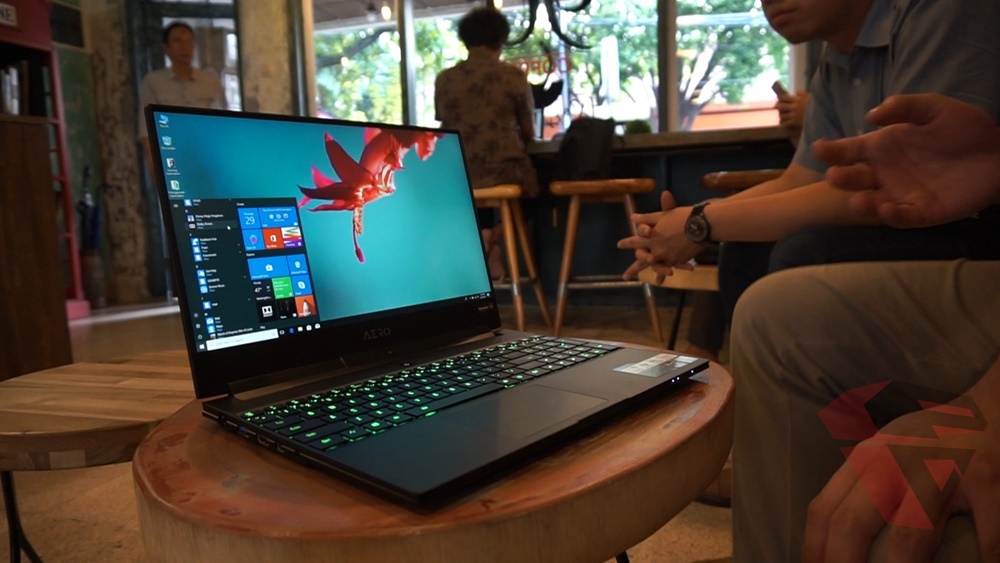 GIGABYTE AERO 15 Coffe Lake Display