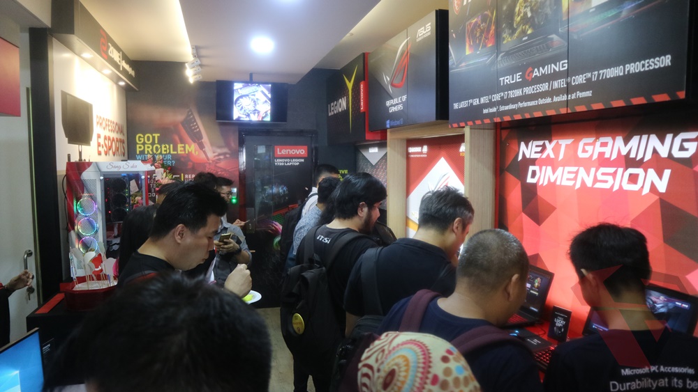 Pemmz_Grand_Concept_Store_and_pemmztechie_Launching_inside_showroom